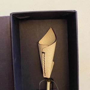 PRADA NWT LEATHER FLOWER PIN BROOCH